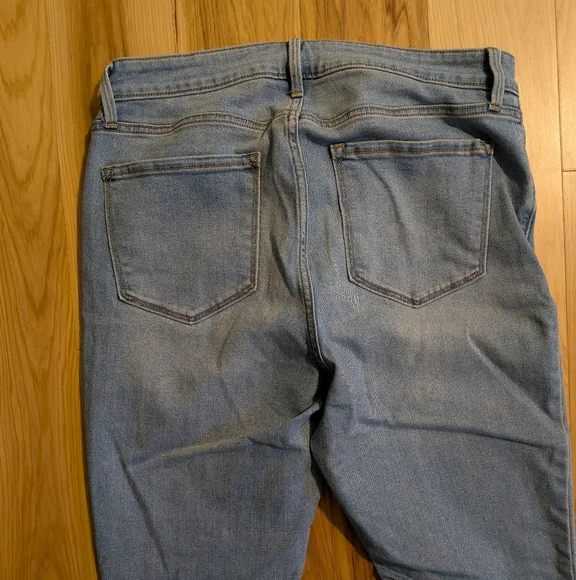 Old Navy "High Rise Super Skinny" Medium Wash Jeans - Picture 5 of 12